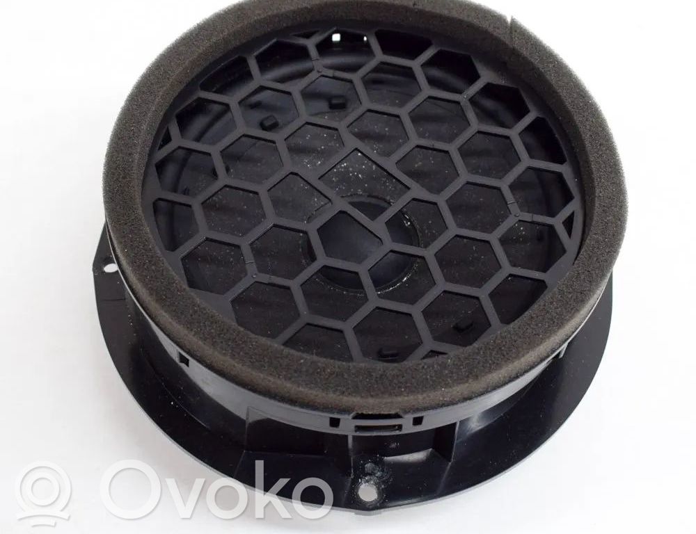 Skoda Octavia Mk4 Etuoven kaiutin