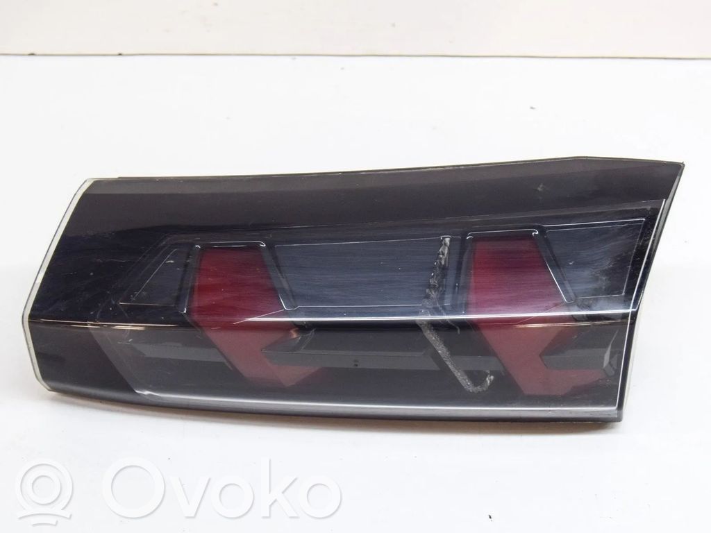 Peugeot 2008 II Lampy tylnej klapy bagażnika 