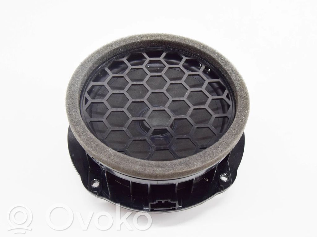 Skoda Kamiq Altavoz de la puerta delantera 