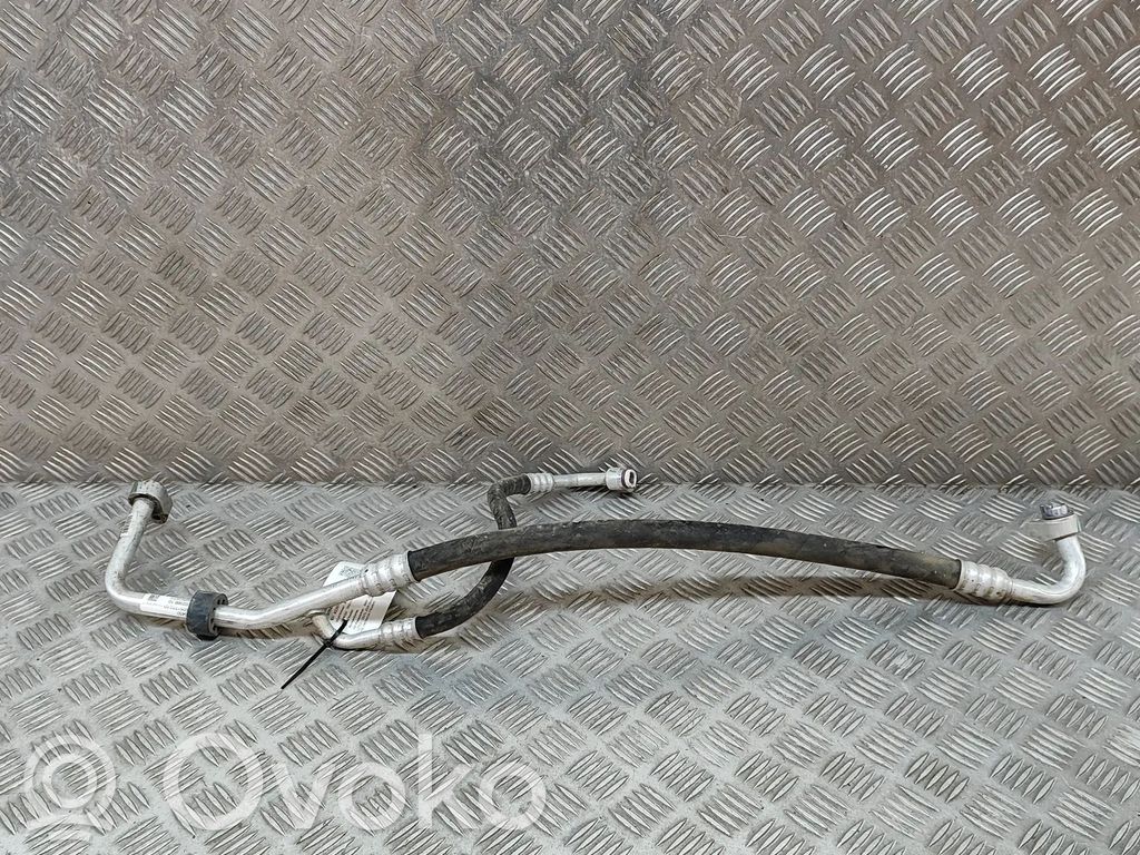 BMW i3 Ilmastointilaitteen putki (A/C) 