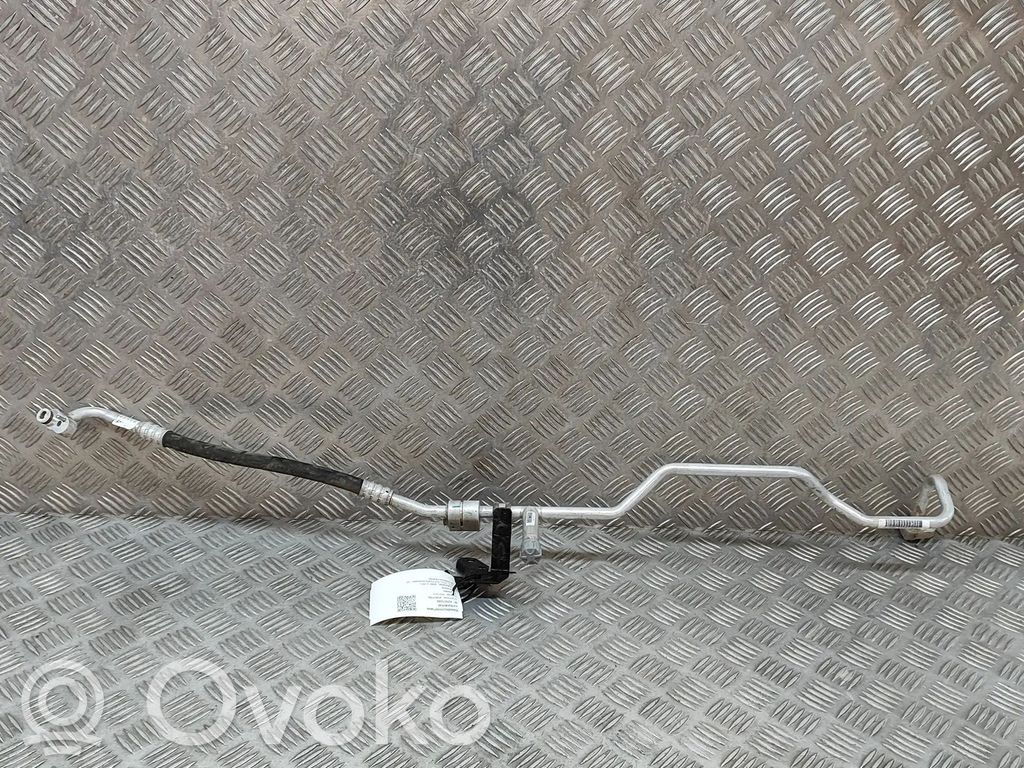 BMW i3 Ilmastointilaitteen putki (A/C) 