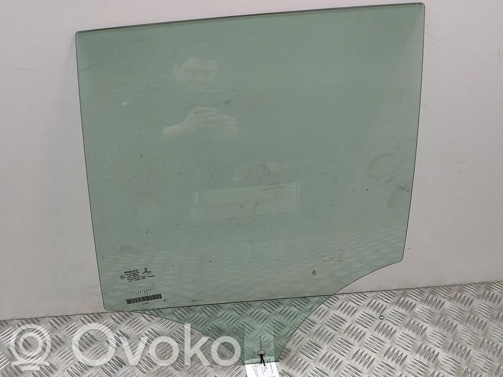 Volvo XC40 Vetro del finestrino della portiera posteriore 