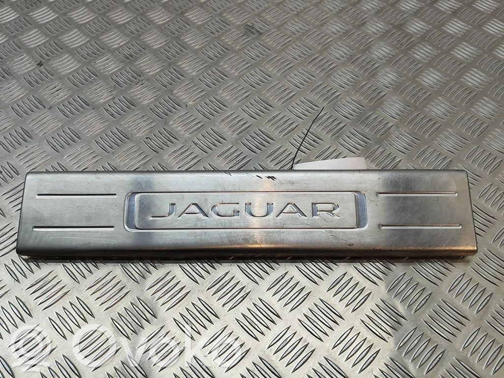 Jaguar XJ X351 Osłona słupka szyby przedniej / A 