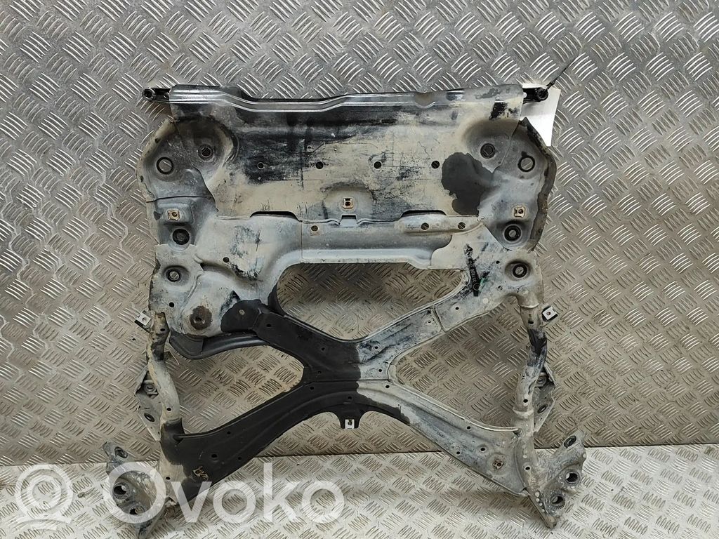Audi A4 S4 B9 8W Priekinis traversas 