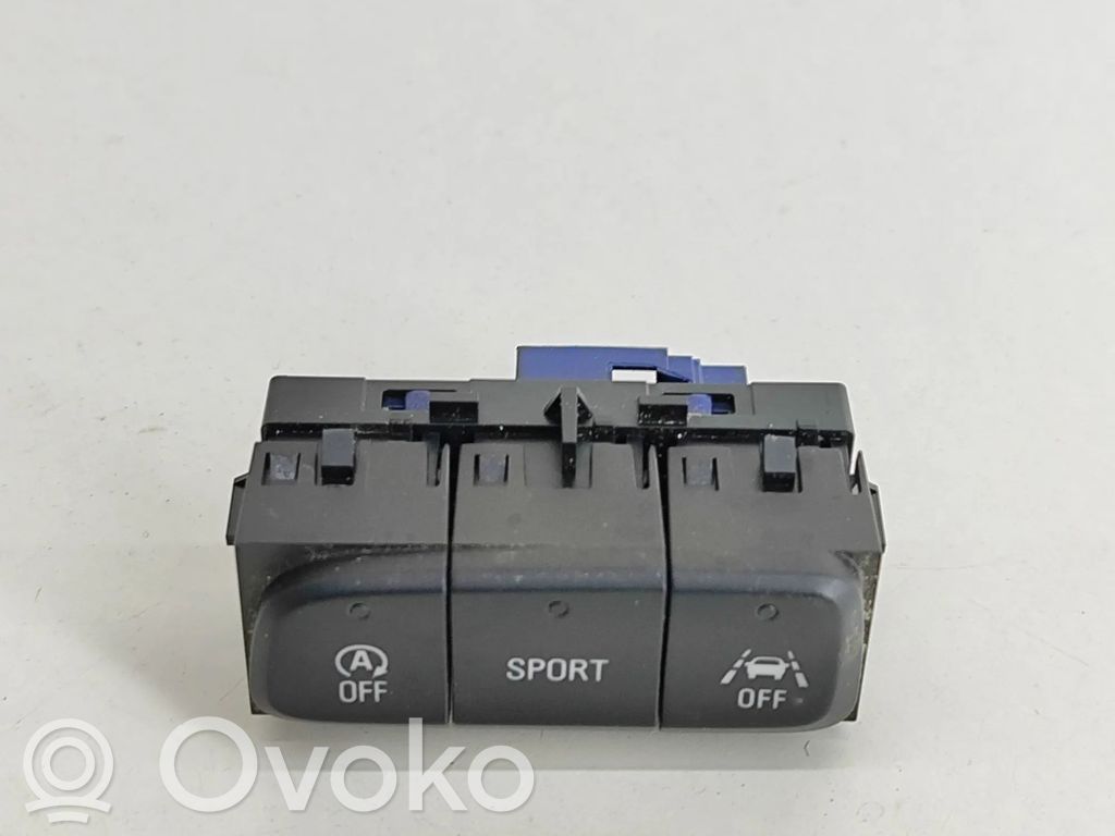 Opel Corsa F Un conjunto de interruptores 