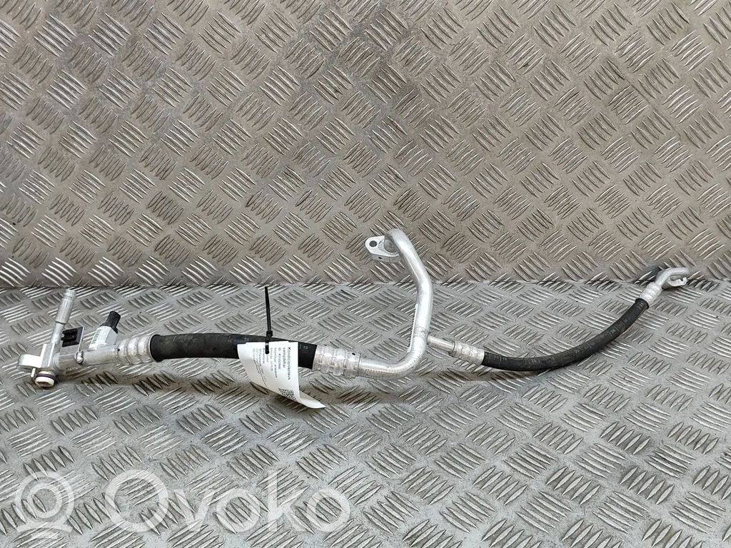BMW i3 Ilmastointilaitteen putki (A/C) 