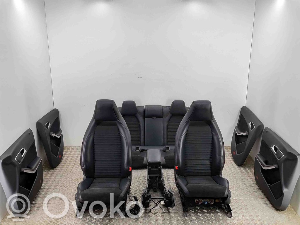 Mercedes-Benz CLA C117 X117 W117 Tapicerka / Komplet 