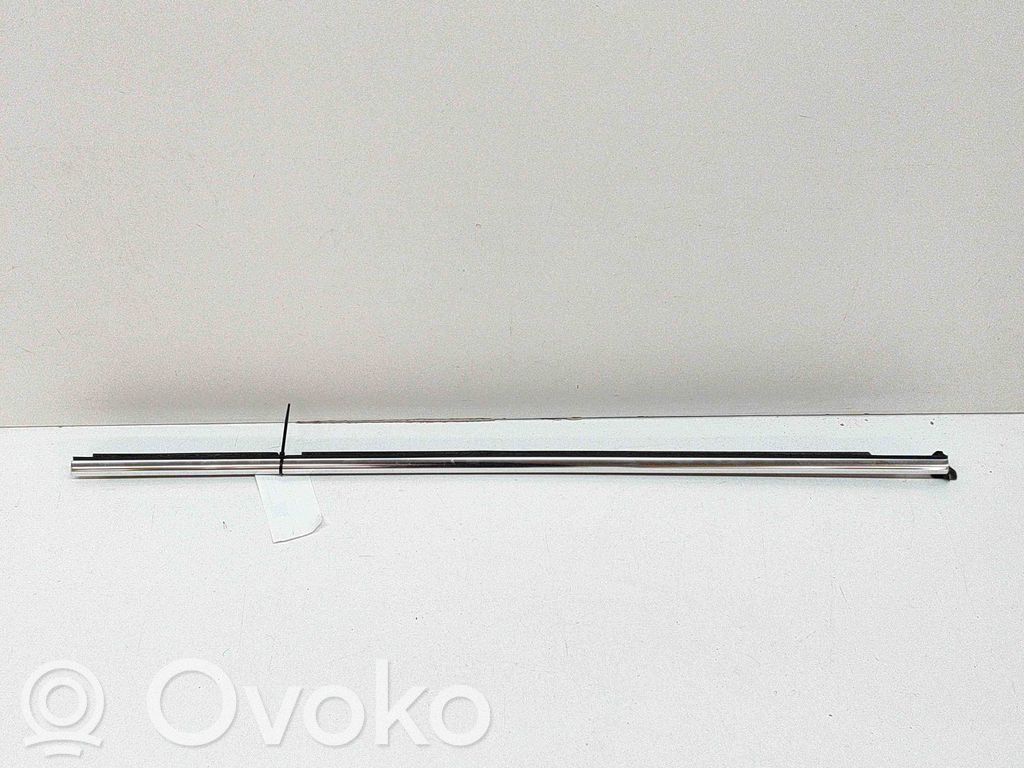 Volkswagen PASSAT B8 Ornament geam ușă spate 