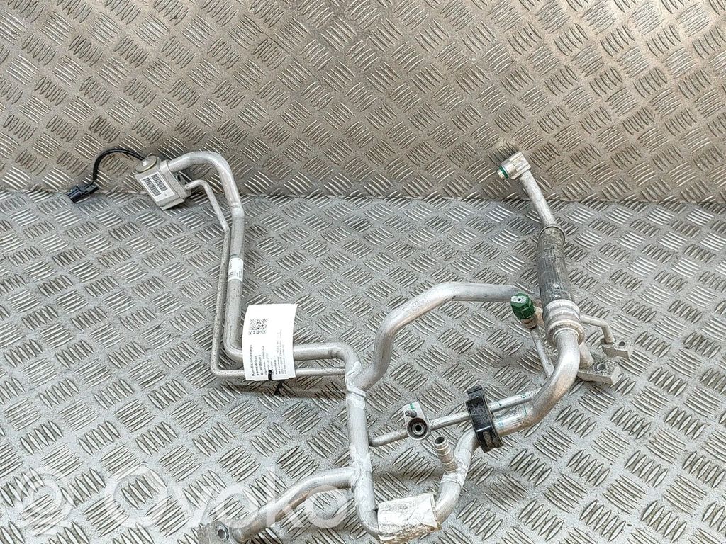 Tesla Model X Ilmastointilaitteen putki (A/C) 