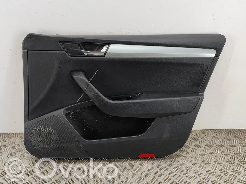 Skoda Superb B8 (3V) Boczki / Poszycie drzwi przednich 
