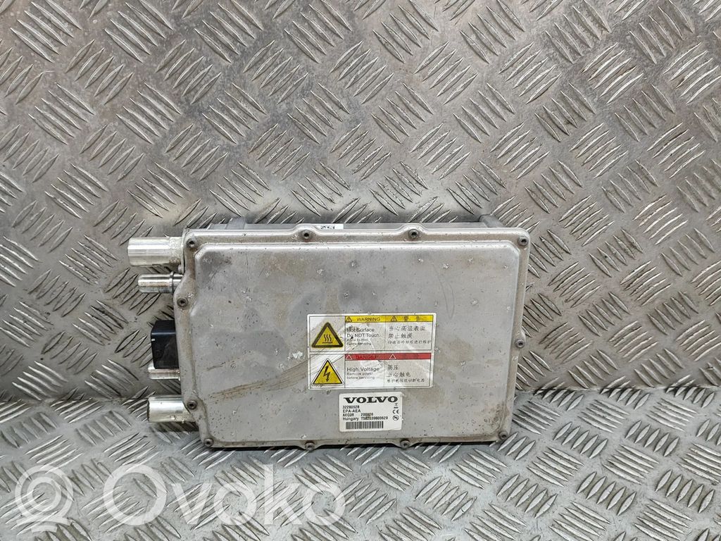 Volvo V60 Jännitteenmuunnin/vaihtosuuntaaja 