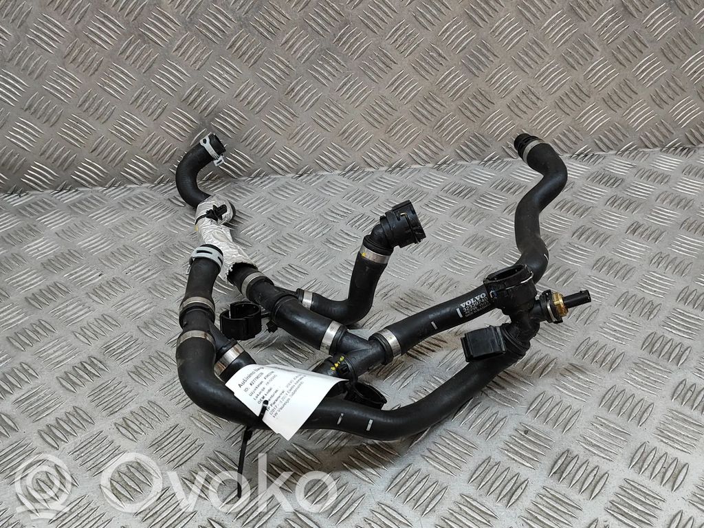 Volvo XC40 Engine coolant pipe/hose 