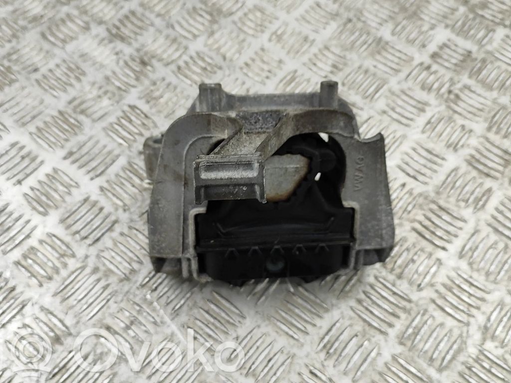Engine mount bracket   5WA199262A