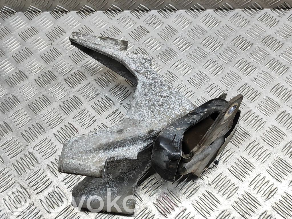 Volkswagen Amarok Engine mount bracket 