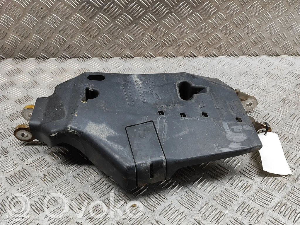 Basculă superioară spate   A2973521900,A2973520300