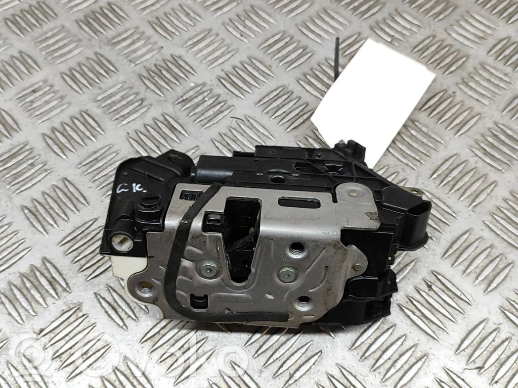 Volkswagen Amarok Zamek drzwi tylnych 