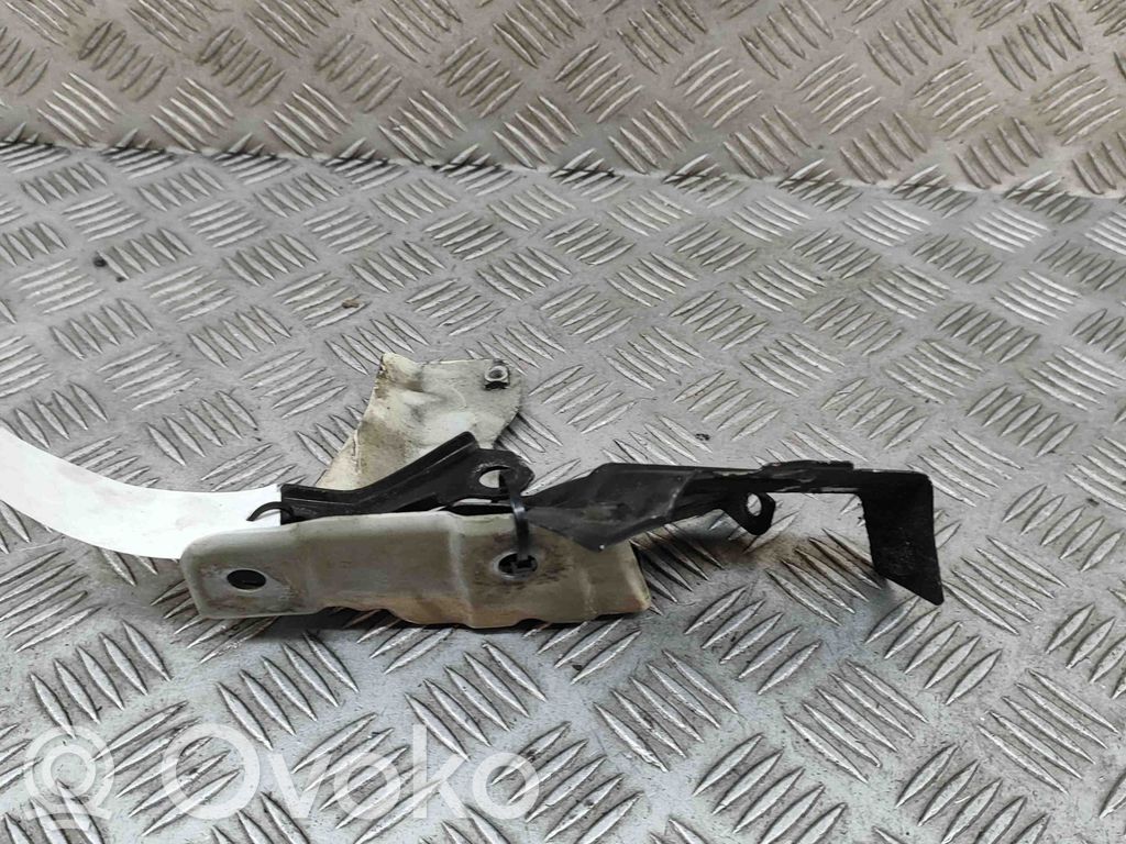 Volkswagen New Beetle Fender mounting bracket 