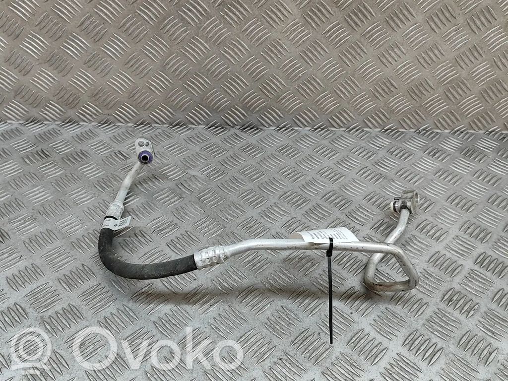 BMW X2 F39 Ilmastointilaitteen putki (A/C) 
