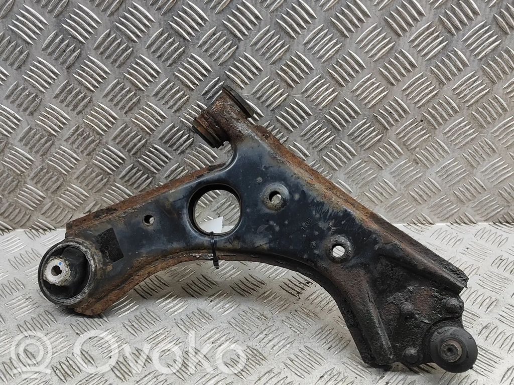 Fiat 500L Dolny wahacz przedni 