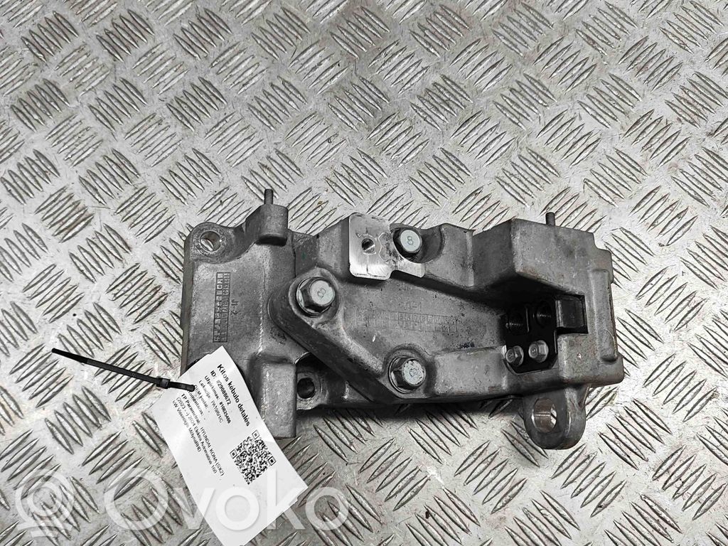 Hyundai Kona II Engine mounting bracket 