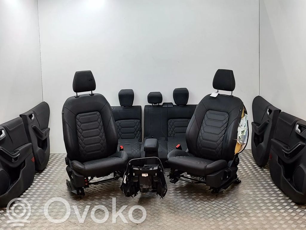 Ford Puma Tapicerka / Komplet 