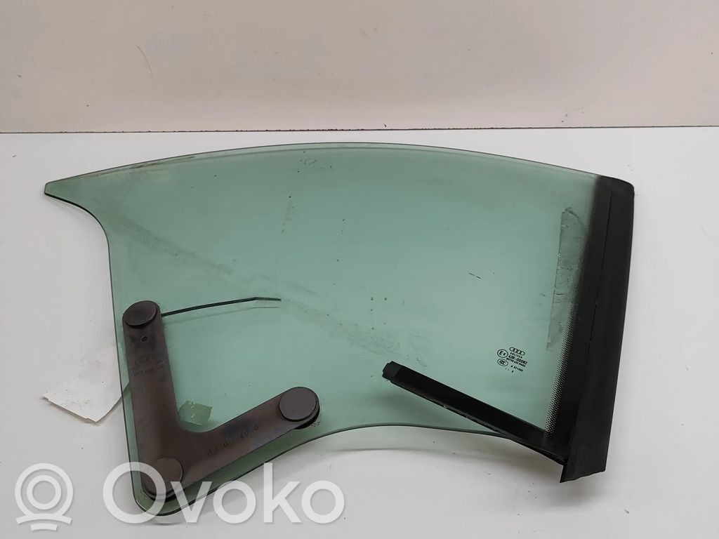 Vidrio lateral trasero   8F0845298B