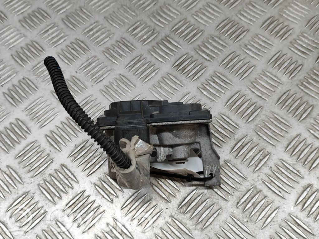 Volkswagen PASSAT B8 Actuator/motor supapă galerie admisie 