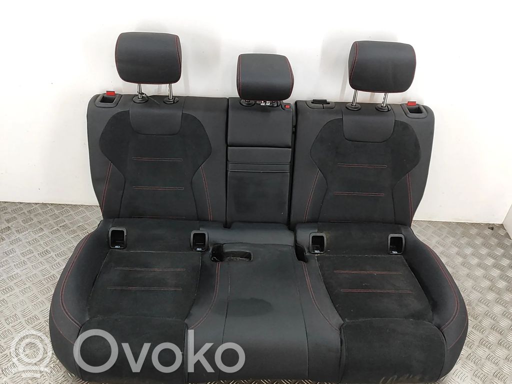Mercedes-Benz EQA Takaistuin 