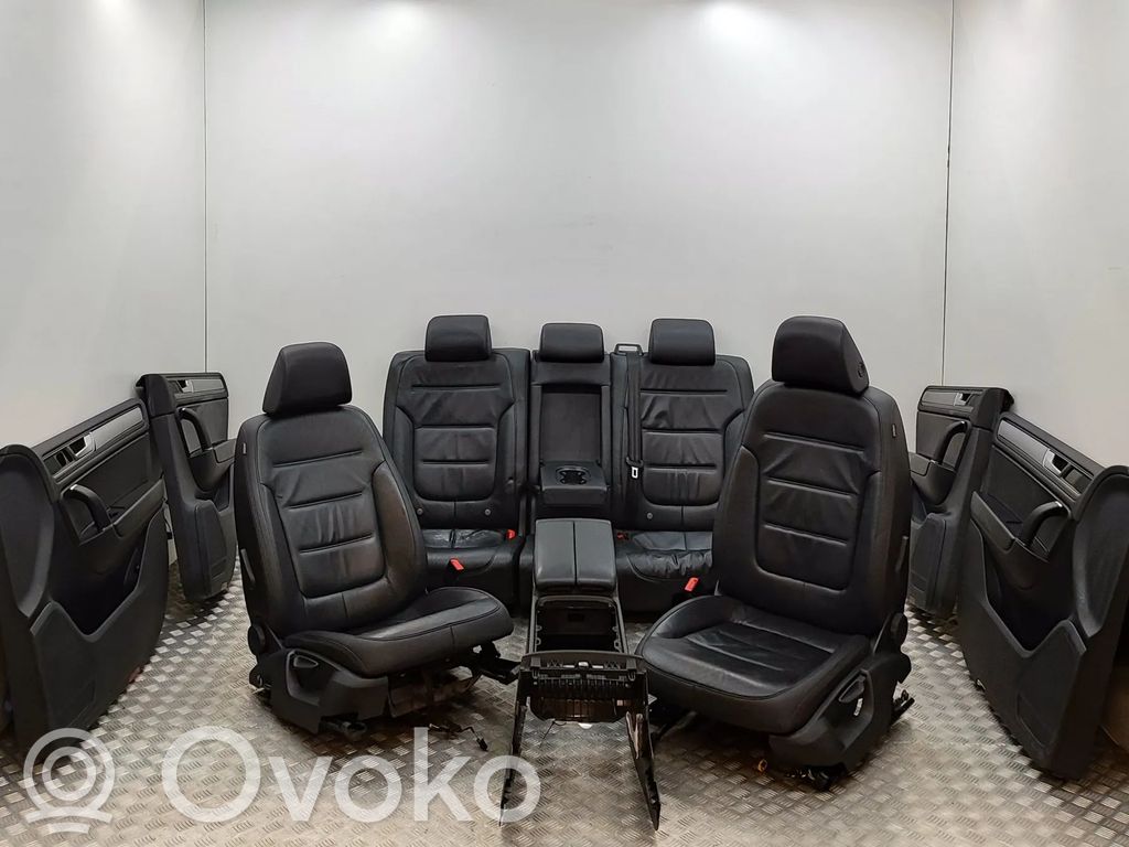 Volkswagen Touareg II Tapicerka / Komplet 