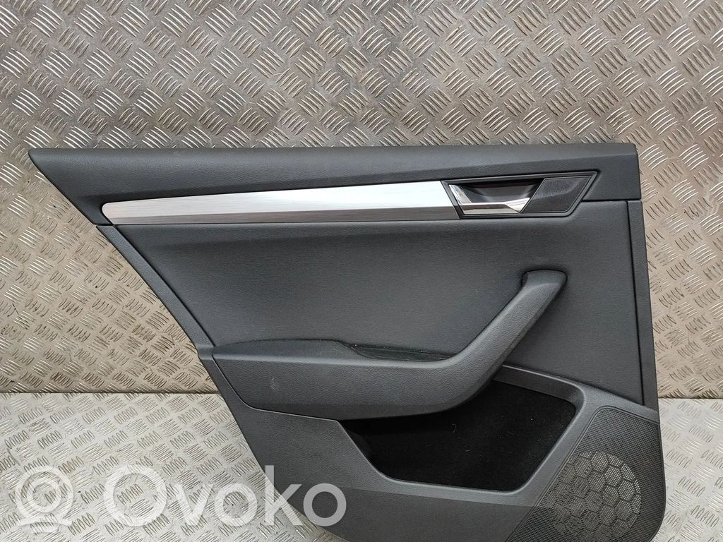 Skoda Superb B8 (3V) Boczki / Poszycie drzwi tylnych 