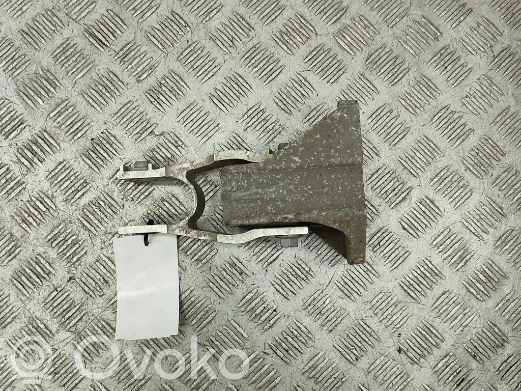 Volvo XC60 Engine mount bracket 