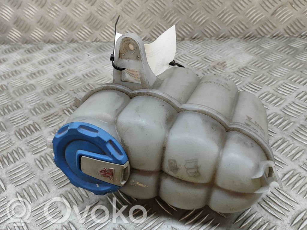 Audi A4 S4 B9 8W Serbatoio di compensazione del liquido refrigerante/vaschetta