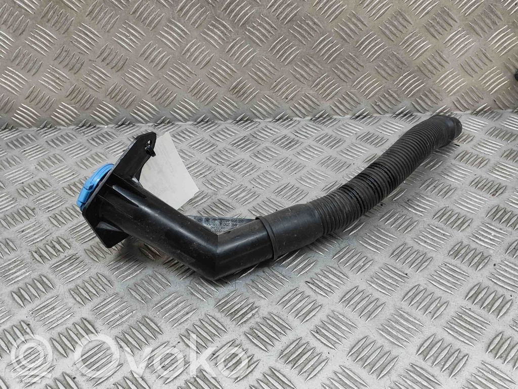 Audi Q8 Einfüllschlauch Waschwasserbehälter 
