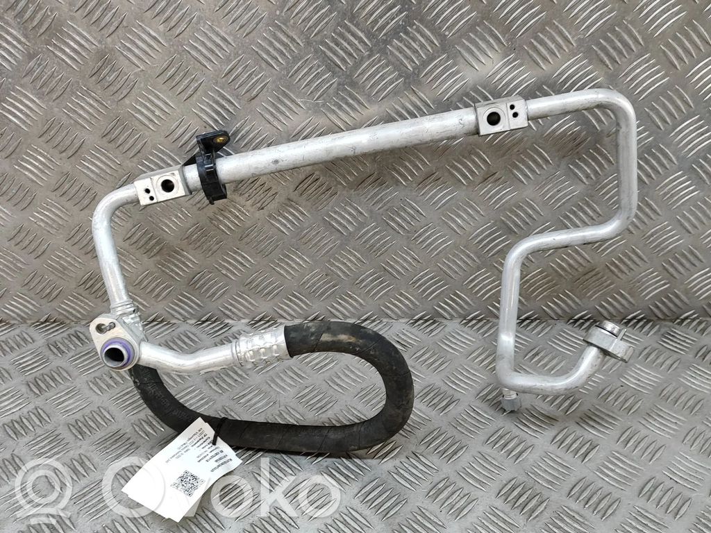 BMW iX Ilmastointilaitteen putki (A/C) 