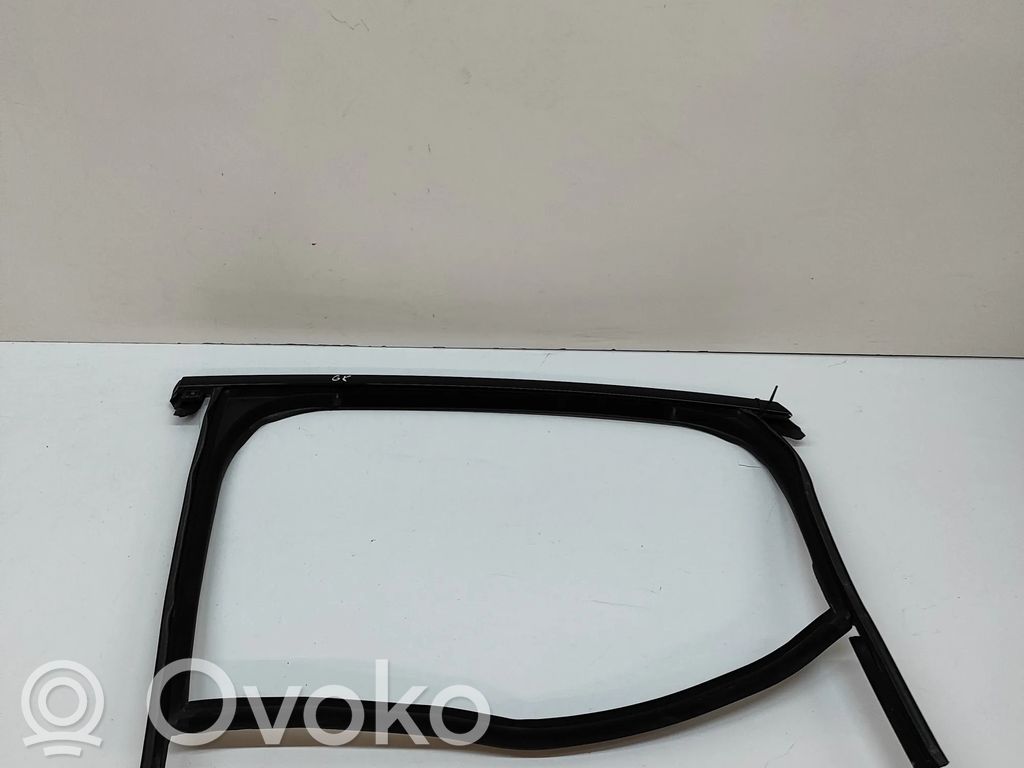 Porsche Cayenne (9Y0 9Y3) Takaoven lasin muotolista 