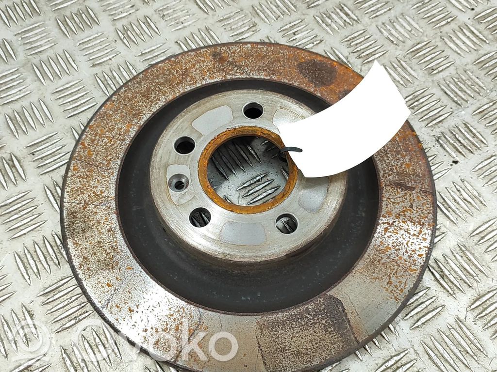Volvo XC40 Takajarrulevy 
