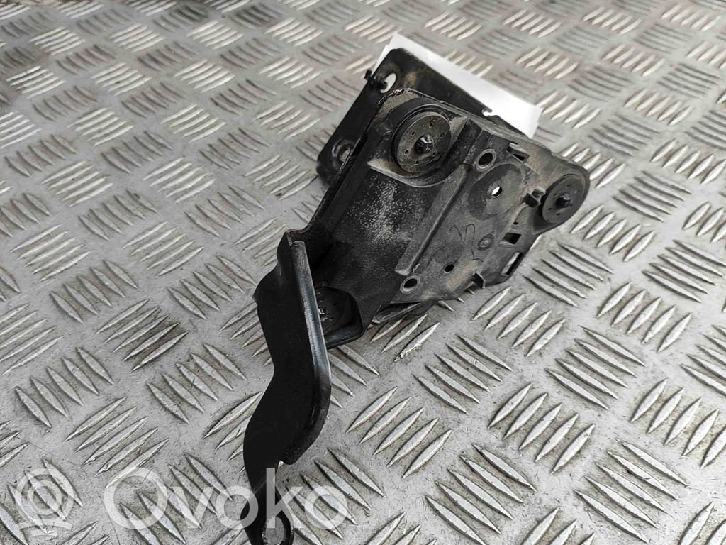 Volkswagen Golf VII Supporto pompa ABS 