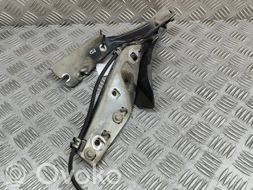Peugeot 407 Konepellin saranat
