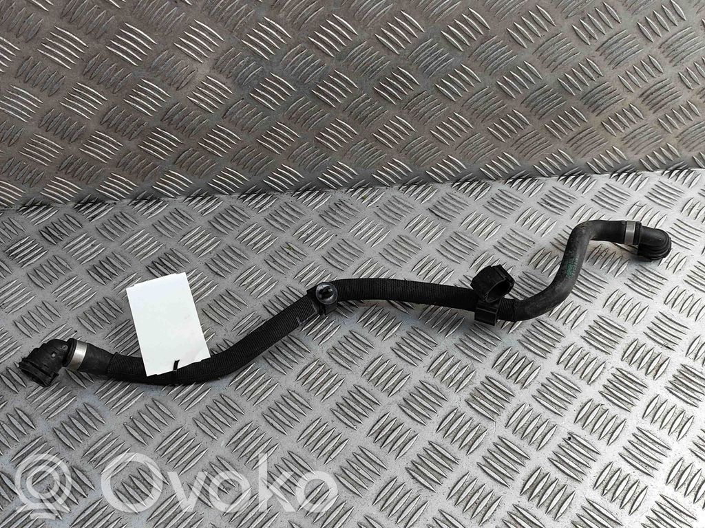 BMW 3 G20 G21 Moottorin vesijäähdytyksen putki/letku
