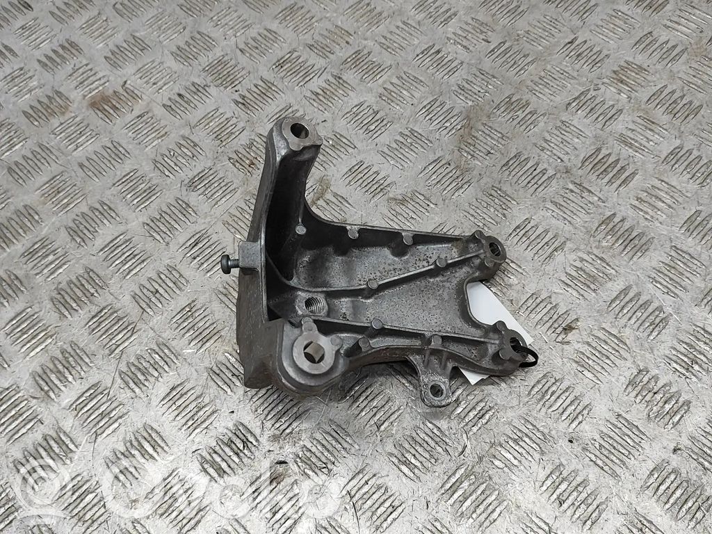 Porsche Macan (95B) Engine mounting bracket 