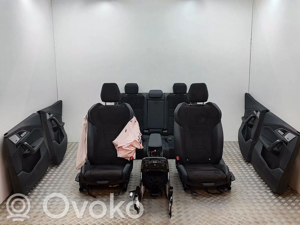 BMW X2 U10 Tapicerka / Komplet 