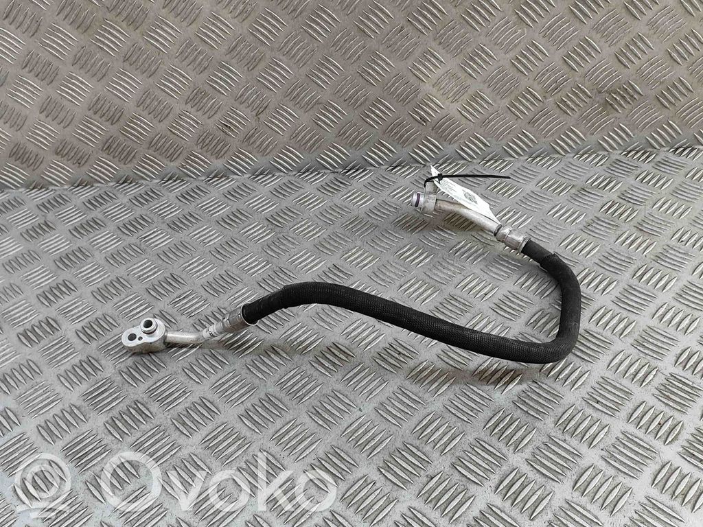 Ilmastointilaitteen putki (A/C)   8W0816721BF