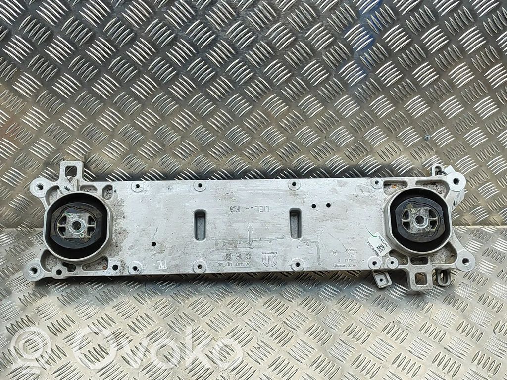 Peugeot 3008 III Engine mounting bracket 