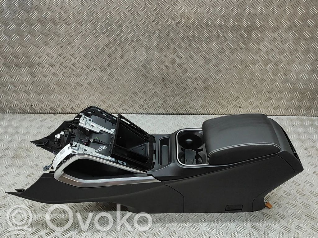 Centrālā konsole   J9D3045M11B,J9D3045M11A,J9D3045J40AE