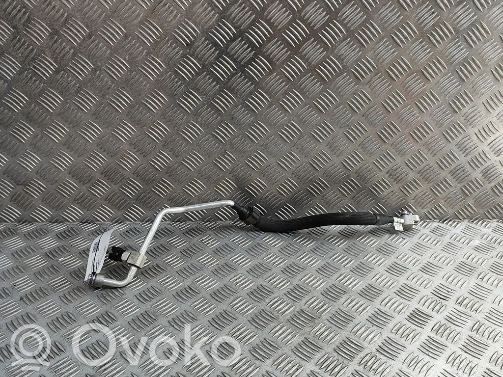Porsche Taycan 9J1 Ilmastointilaitteen putki (A/C) 