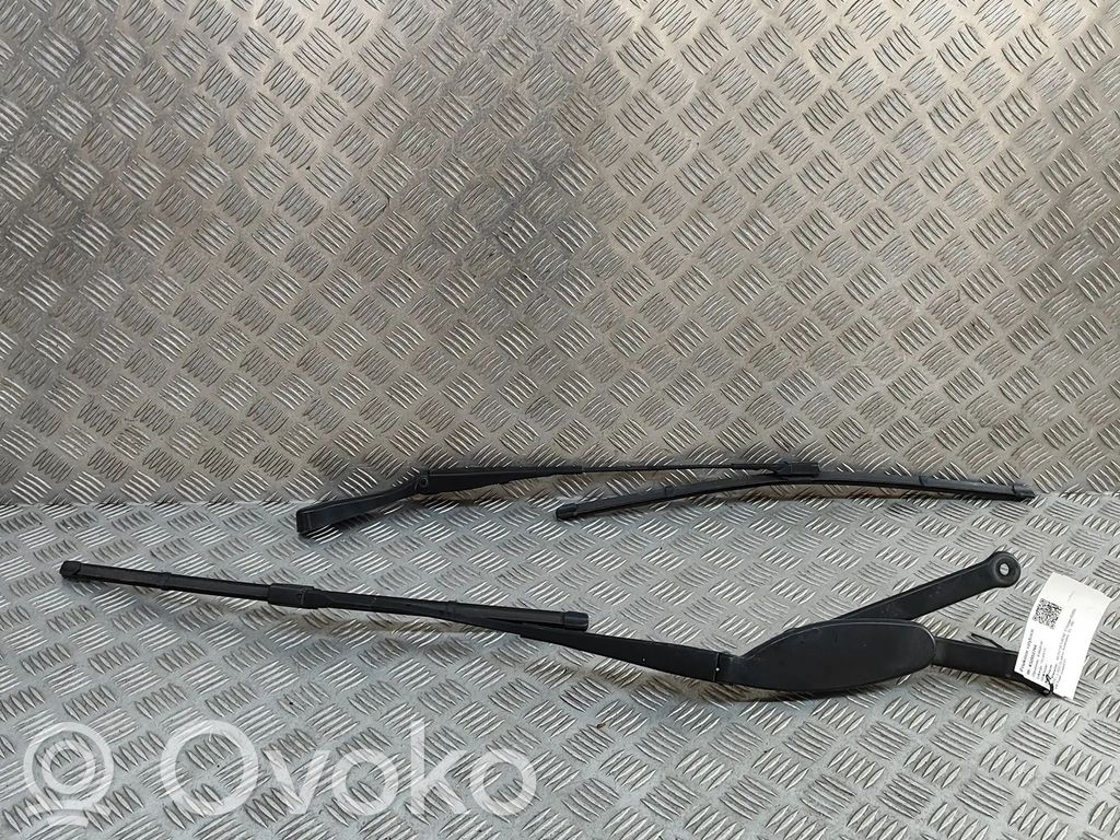 Mercedes-Benz C W205 Wycieraczka szyby przedniej / czołowej 