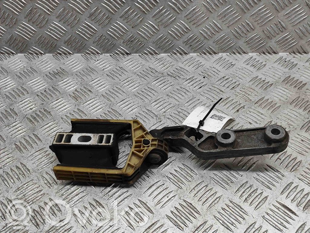 Engine mount bracket   31480554