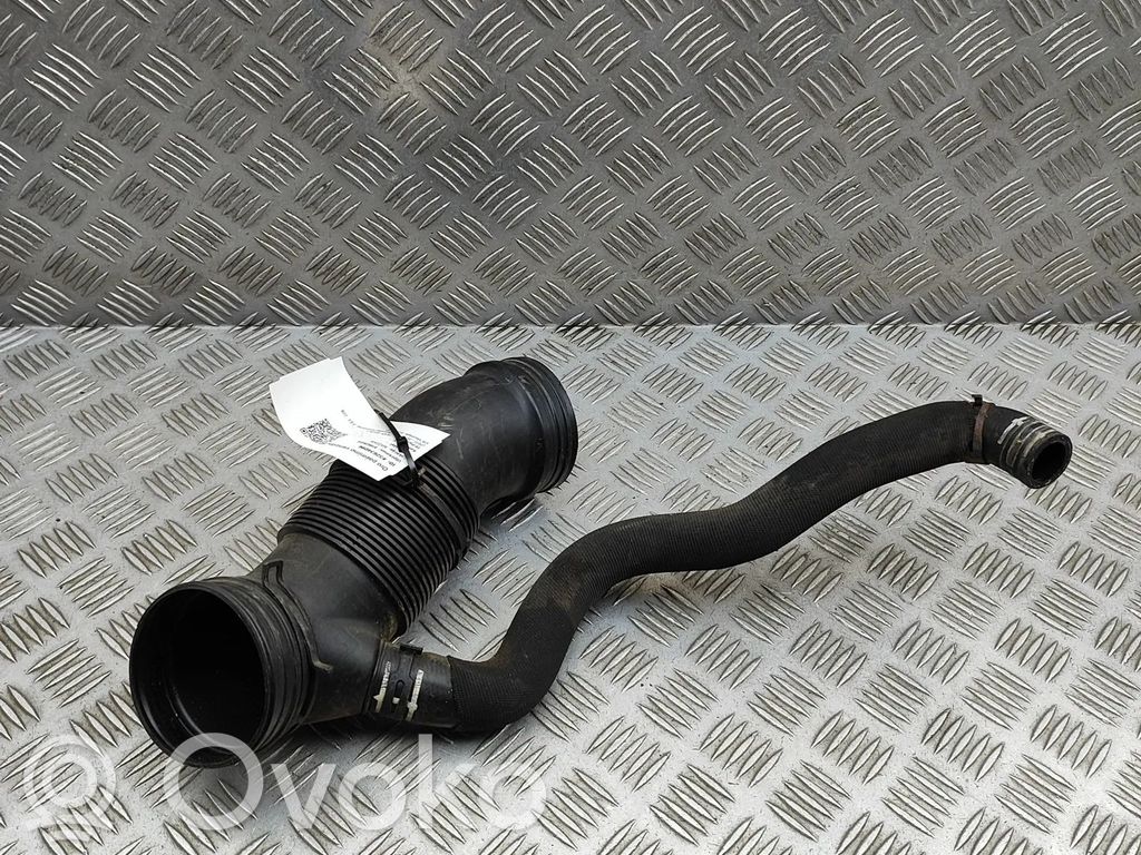 Część rury dolotu powietrza   8U0145693,8U0129684