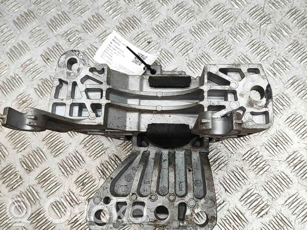 Jeep Renegade Engine mount bracket 