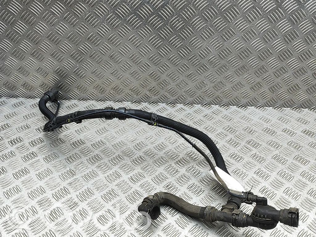 Peugeot 3008 II Engine coolant pipe/hose 